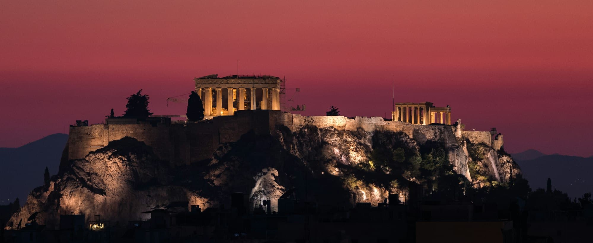 Ο Παρθενώνας στην Αθήνα το σούρουπο